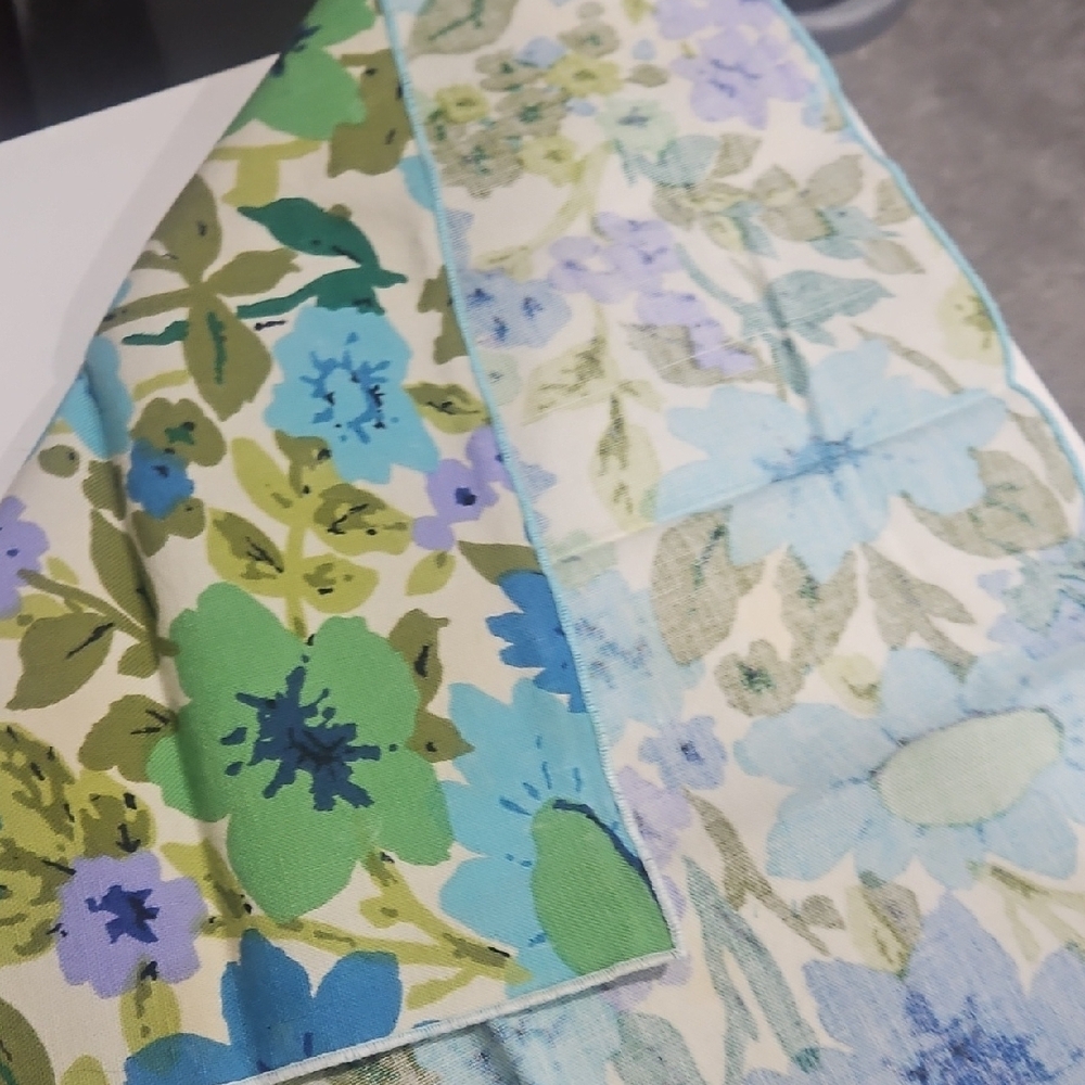 Mid Century Modern Vintage Floral Patterned Napkin Set - Picture 5 of 5